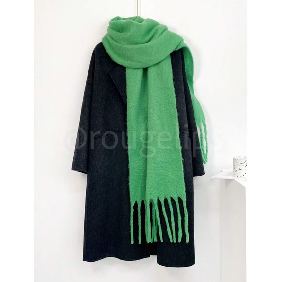 Green Wide Shawl Scarf With Tassels Fuzzy Knit - Picture 7 of 17